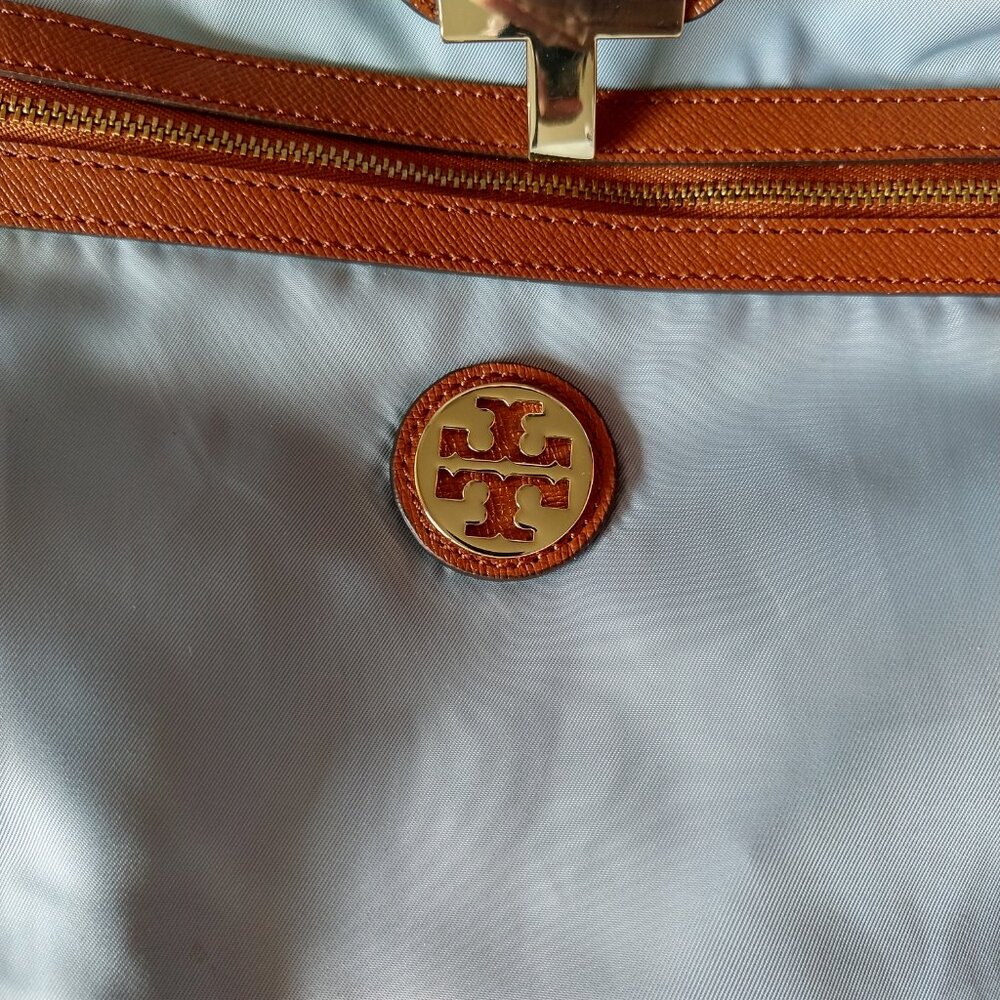 Tory Burch Penn Nylon Leather Tote Bag Purse Lt Blue Navy Key Ring - Picture 6 of 6